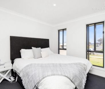 2 / 131 Bradman Drive, Boorooma NSW 2650 - Photo 2