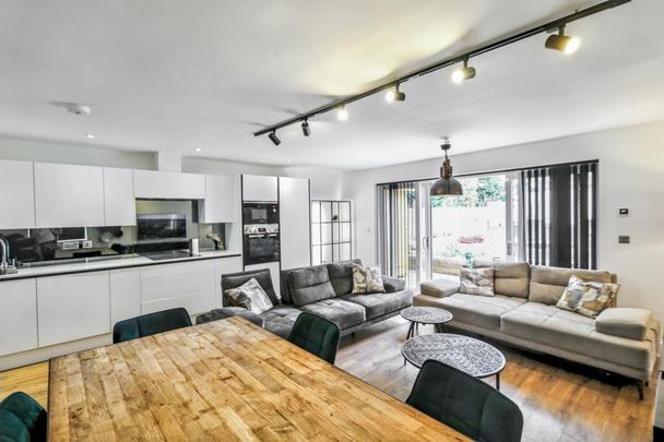 3 bedroom terraced house to rent - Photo 1