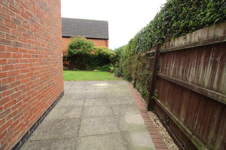 5 bedroom detached house to rent - Photo 2
