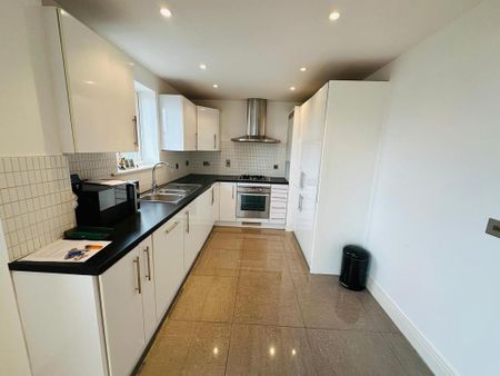 2 bedroom flat to rent - Photo 5