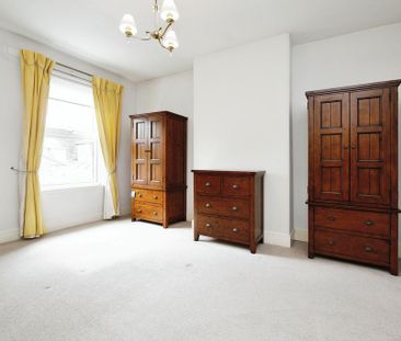 4 bedroom semi-detached house to rent - Photo 4