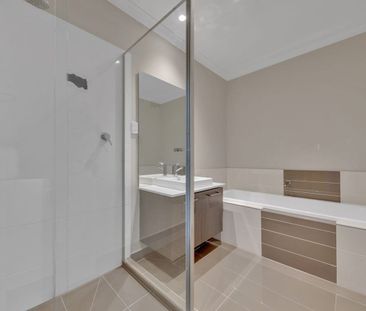 Impressive family home! - Photo 3