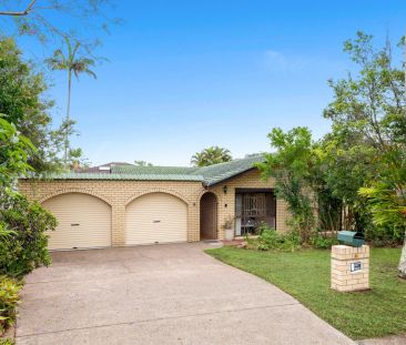 FULLY RENOVATED FAMILY HOME - Photo 2