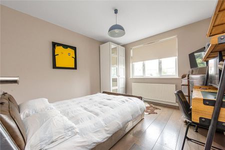 5 bedroom semi-detached house to rent - Photo 4