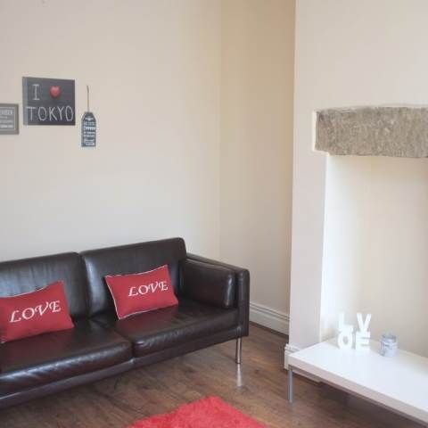 Woodside Avenue (room 3), Headingley, Leeds - Photo 1