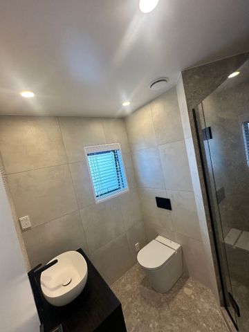 Spacious 3-Bedroom Family Home in Sought-After Mairangi Bay - Photo 5