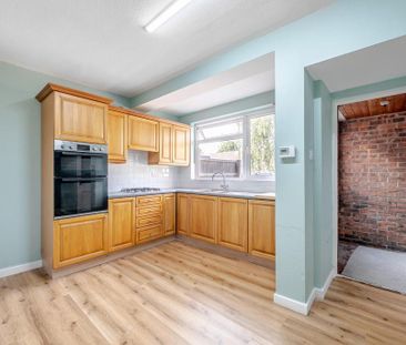2 bedroom semi-detached house to rent - Photo 6