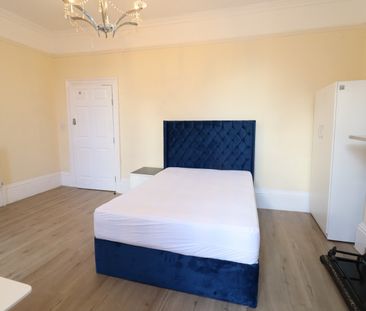 Room in a Shared House, Bow Road, E3 - Photo 5