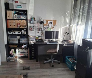 Haus im Haus - Sanierte 4,5 Zimmer Wohnung mit EFH Flair - Photo 1