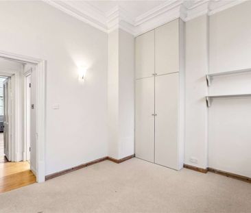 A beautiful raised ground floor one bedroom flat with direct access... - Photo 2