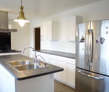 For Lease - 11951 Yonge Street, Richmond Hill, Ontario - Photo 1