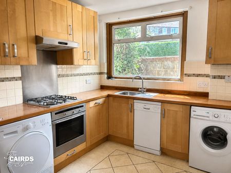 Pound Lane, Epsom, Surrey, KT19 8SB - Photo 2