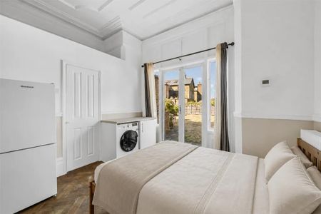 1 Bed Flat, Very Near Birch Grove Area, W3 - Photo 2