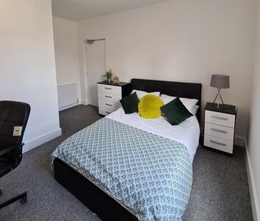 1 bedroom in a house share to rent - Photo 2