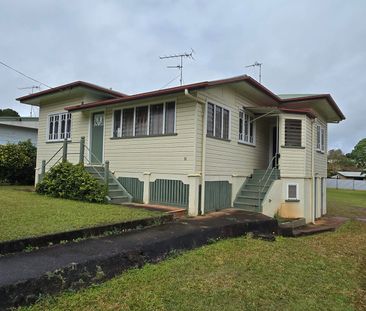 Charming Queenslander Close to Town - Photo 2