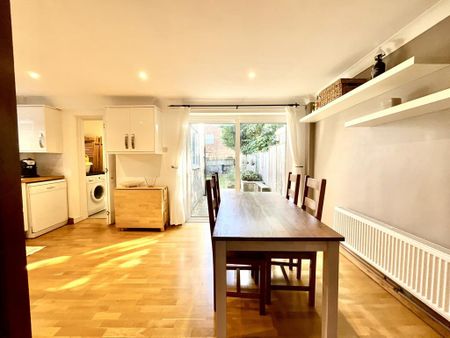 3 bedroom semi-detached house to rent - Photo 3