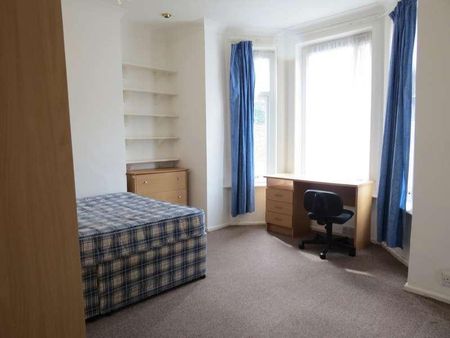 Bedroom Semi Detached House In Charminster, BH8 - Photo 2