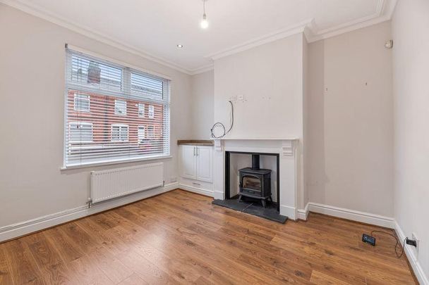 2 bedroom terraced house to rent - Photo 1