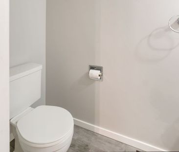 3 Bed, 2 Storey Condo in The Pines! - Photo 4