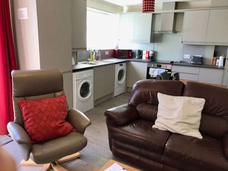 Winterbourne Road First Floor Large Single - Photo 2