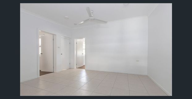 MODERN DUPLEX LIVING IN ROSSLEA! - Photo 1