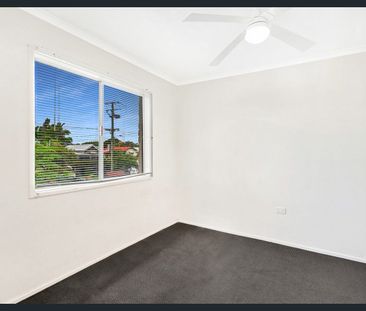 4/13 Central Street, Labrador, Qld 4215 - Photo 2