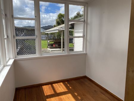 3 Bedroom home with sunroom in Boulcott - Photo 5