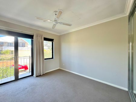 Luxury Living Across Three Levels with Uninterrupted Views. - Photo 4