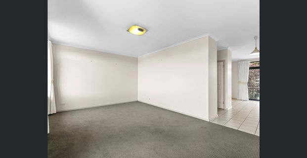 Bright and Comfortable Living in Mount Stuart - Photo 1