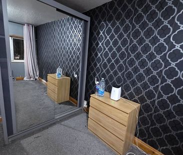 Room in a Shared House, Lindsey Close, CR4 - Photo 2