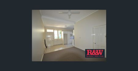 Charming 2-Bedroom Semi in Prime Location - Photo 3