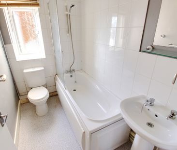 West Howe, Bournemouth - Photo 1