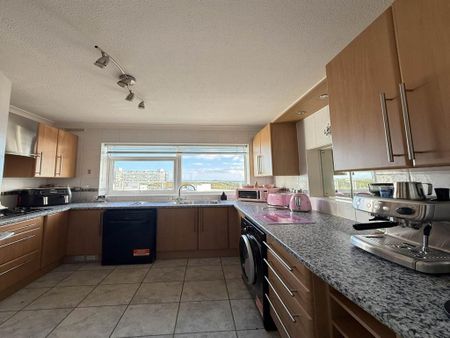 1 bedroom in a flat share to rent - Photo 3