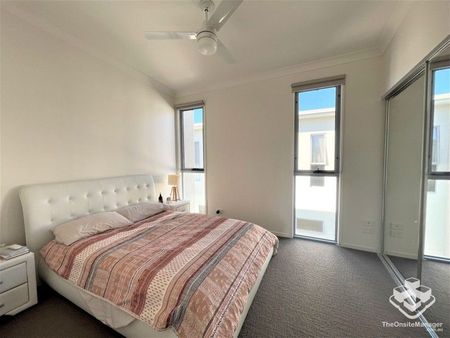 Two Bedroom Townhouse in the Beautiful Emerald Lakes Estate - Photo 4