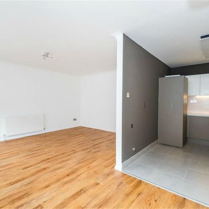 2 bedroom ground floor flat to rent - Photo 1
