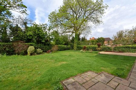 Situated in the heart of picturesque Bray Village, an elegant period house with gated off- street parking and a lovely private garden. - Photo 4