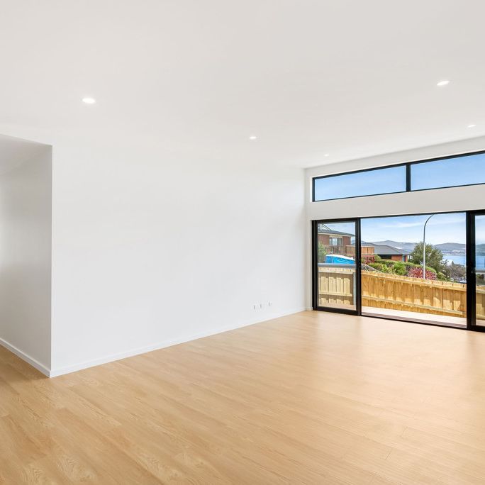 Modern 3 Bedroom in Midway Point - Available Now - Photo 1