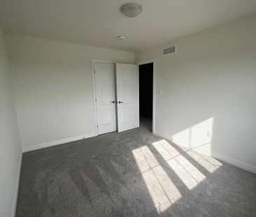 For Lease - 23 Lloyd Davies Way, Hamilton, Ontario - Photo 5