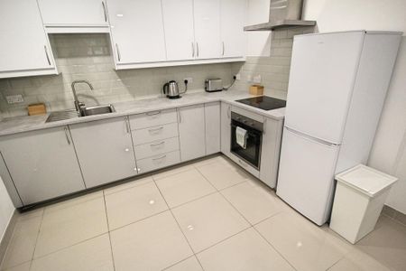 3 bedroom flat to rent - Photo 3