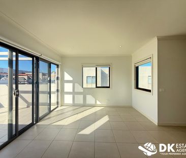 Modern Convenience in a Prime Craigieburn Location - Photo 3