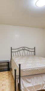 Très grand 3 1/2 , au demi-sous-sol d'un duplex dans emplacement très recherché - Photo 4