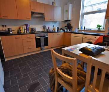 4 bedroom House in Meadow View, Leeds - Photo 6
