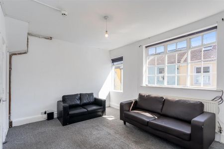 5 bedroom semi-detached house to rent - Photo 2