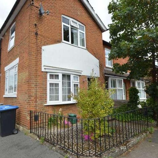 Addlestone, KT15 - Photo 1