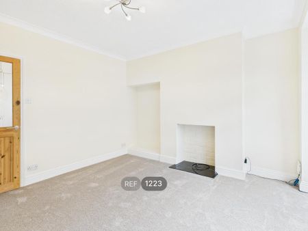 2 bedroom terraced house to rent - Photo 4