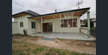 AMAZING FAMILY HOME!! - Photo 3