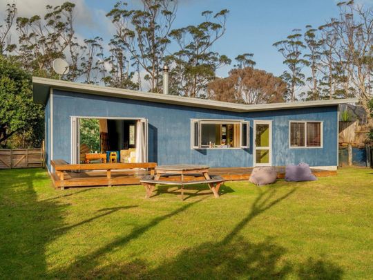 LITTLE BLUE BEACH HOUSE - Photo 1