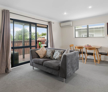 Tidy 2 Bedroom home next to park like grounds - Photo 4