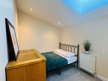 Room in a Shared House, Hedgley Mews, SE12 - Photo 4