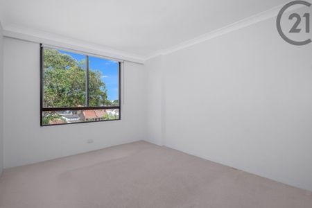 Stunning Apartment in Security Building Minutes from Bondi Beach - Photo 2